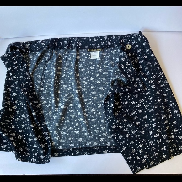 Wrap Mini Skirt Black w/white floral print - Picture 3 of 8